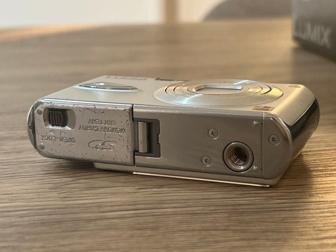 Panasonic Lumix DMC-FX01 シルバー デジタルカメラ