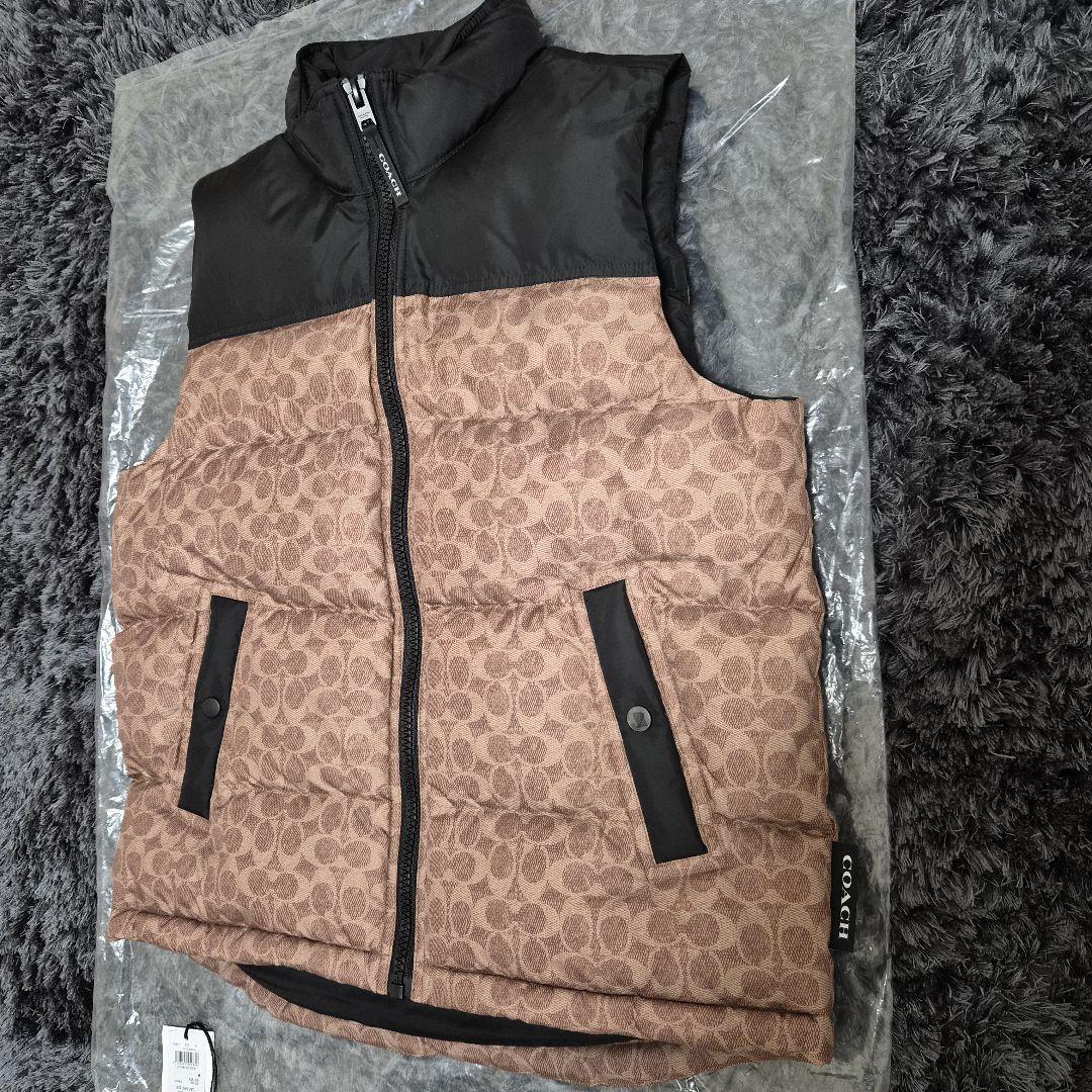 秋月COACH シグネチャーダウンベスト新品同様