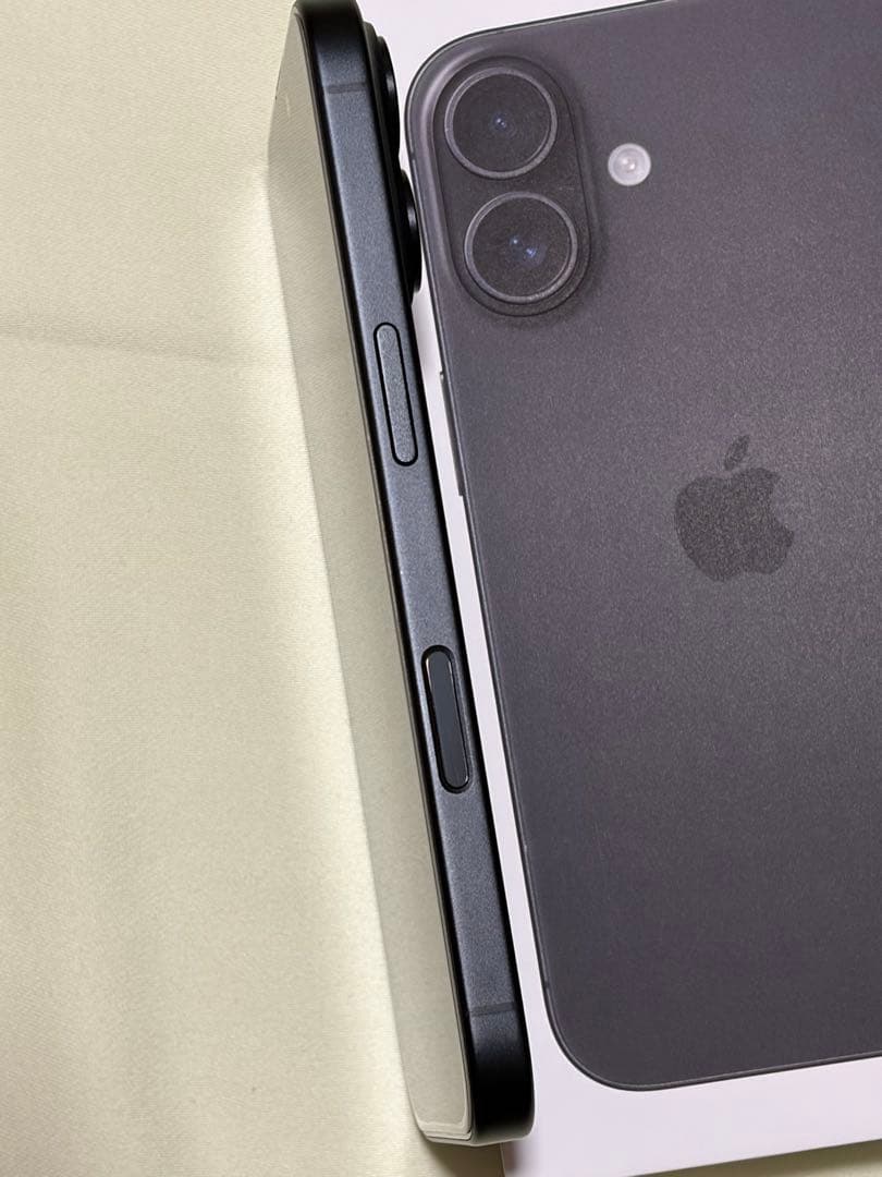 【美品】iPhone16 256GB ブラック simフリー