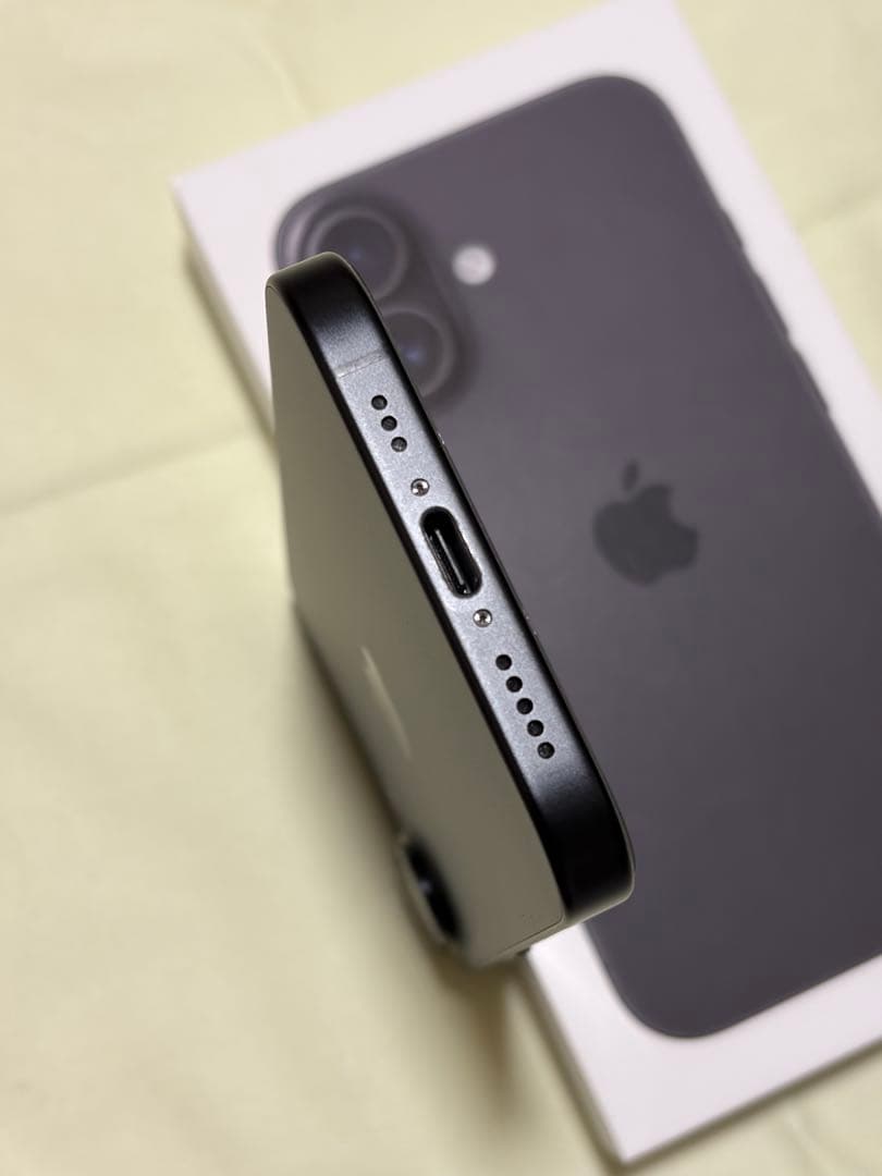 【美品】iPhone16 256GB ブラック simフリー