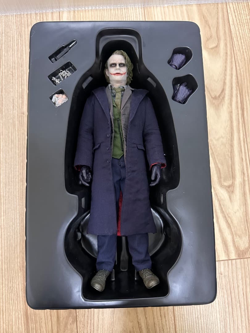 HOT TOYS 『THE JORKER』ダークナイト　ジョーカー