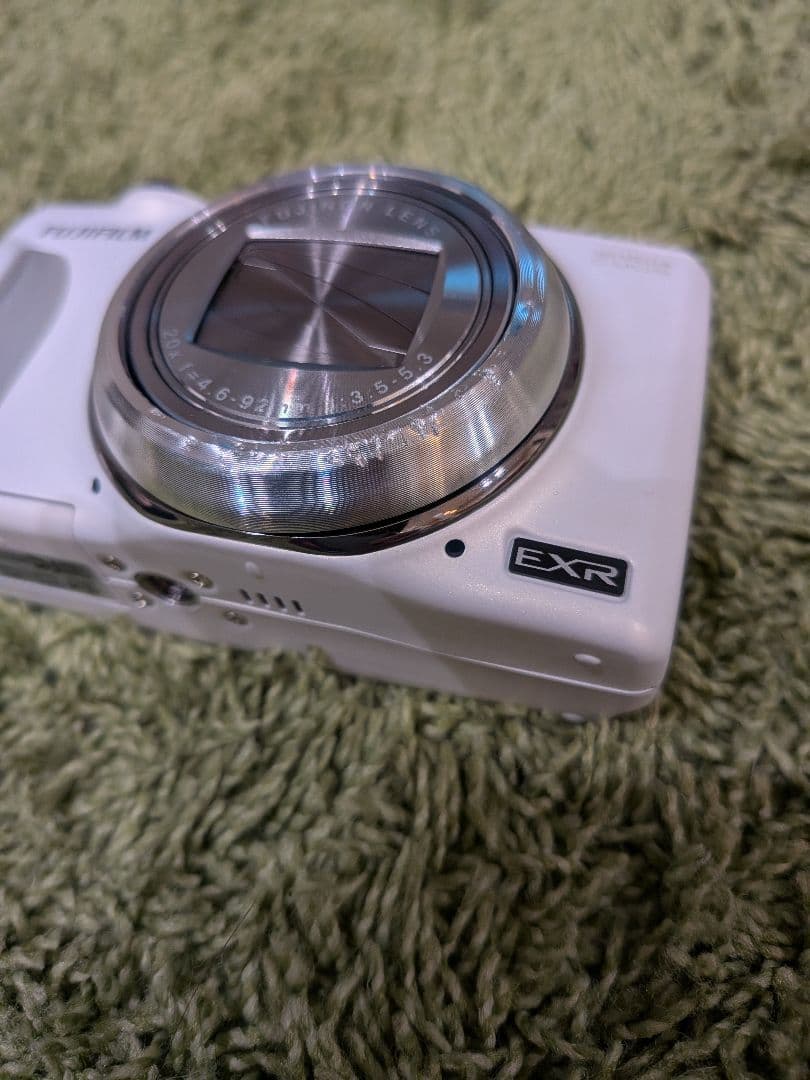 FinePix　F800EXR ホワイト　ジャンク