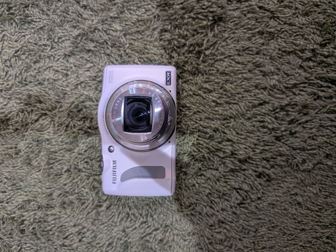 FinePix　F800EXR ホワイト　ジャンク