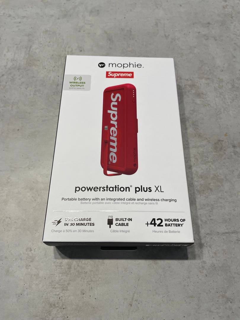 最終値下げ！！！ シュプリーム モバイルバッテリー 売れなければ削除します