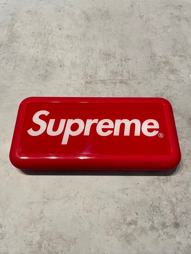 最終値下げ！！！ シュプリーム モバイルバッテリー 売れなければ削除します