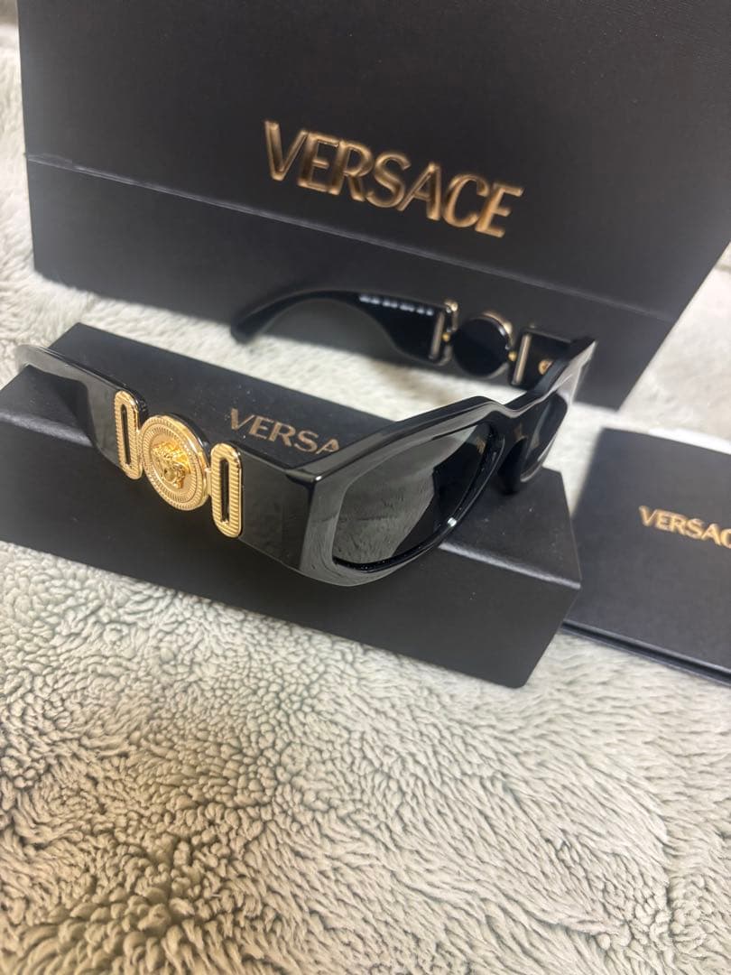 VERSACEサングラス