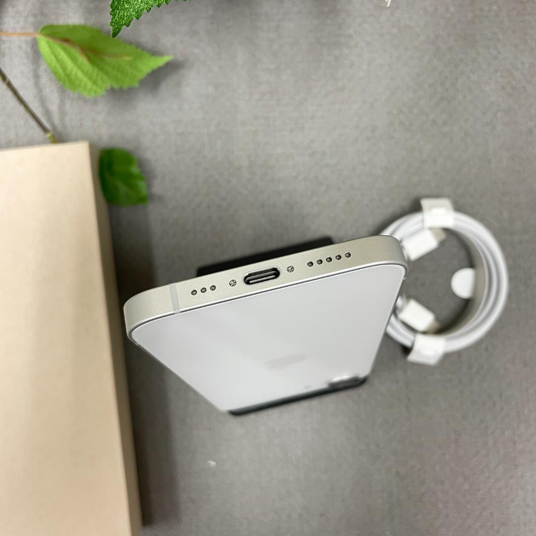 新品同様 iPhone16e 128GB ホワイト国内SIMフリー 送料無料