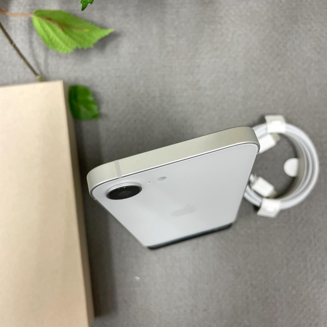 新品同様 iPhone16e 128GB ホワイト国内SIMフリー 送料無料