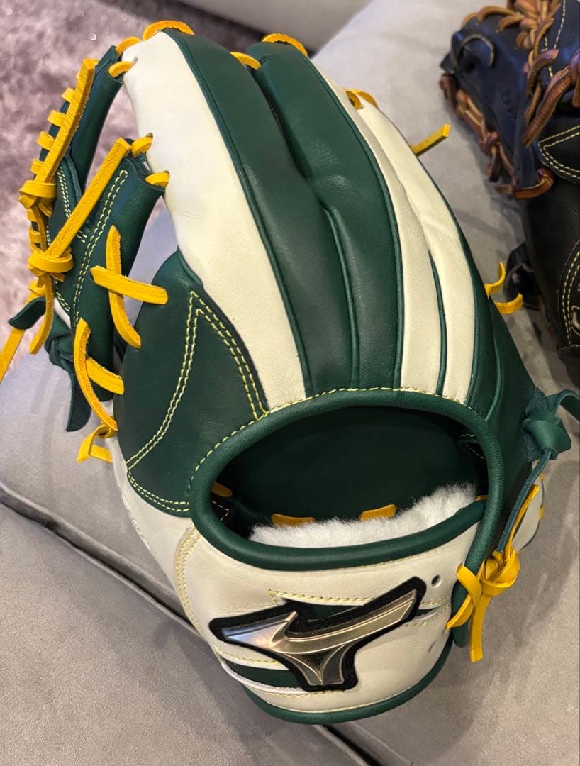 三連休特価　ミズノ　グローバルエリート　軟式グローブ　左投げ　内野手用　左