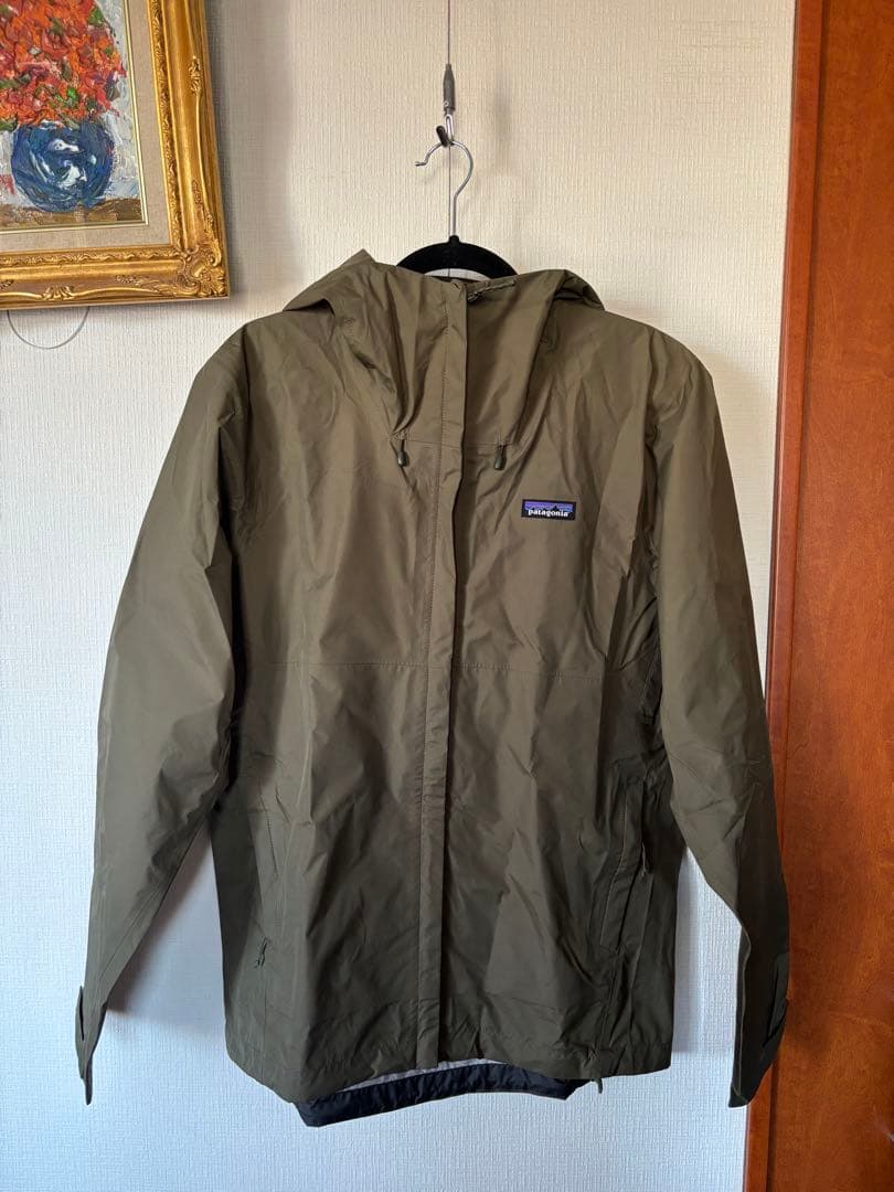 【新品未使用】patagonia ナイロンジャケット Ｍ　m'sオリーブ