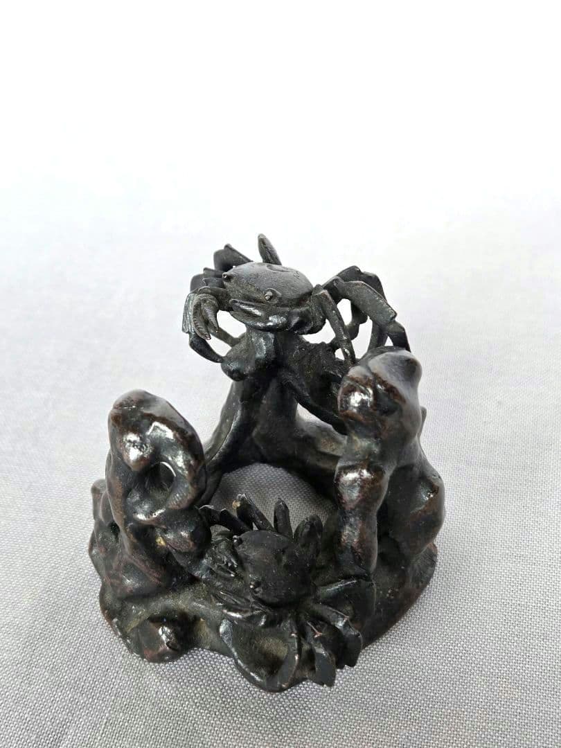 斑紫銅　岩蟹蓋置　本間琢斎作