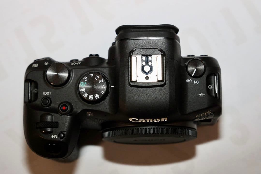 Canon EOS R6 ミラーレス一眼 本体　付属品