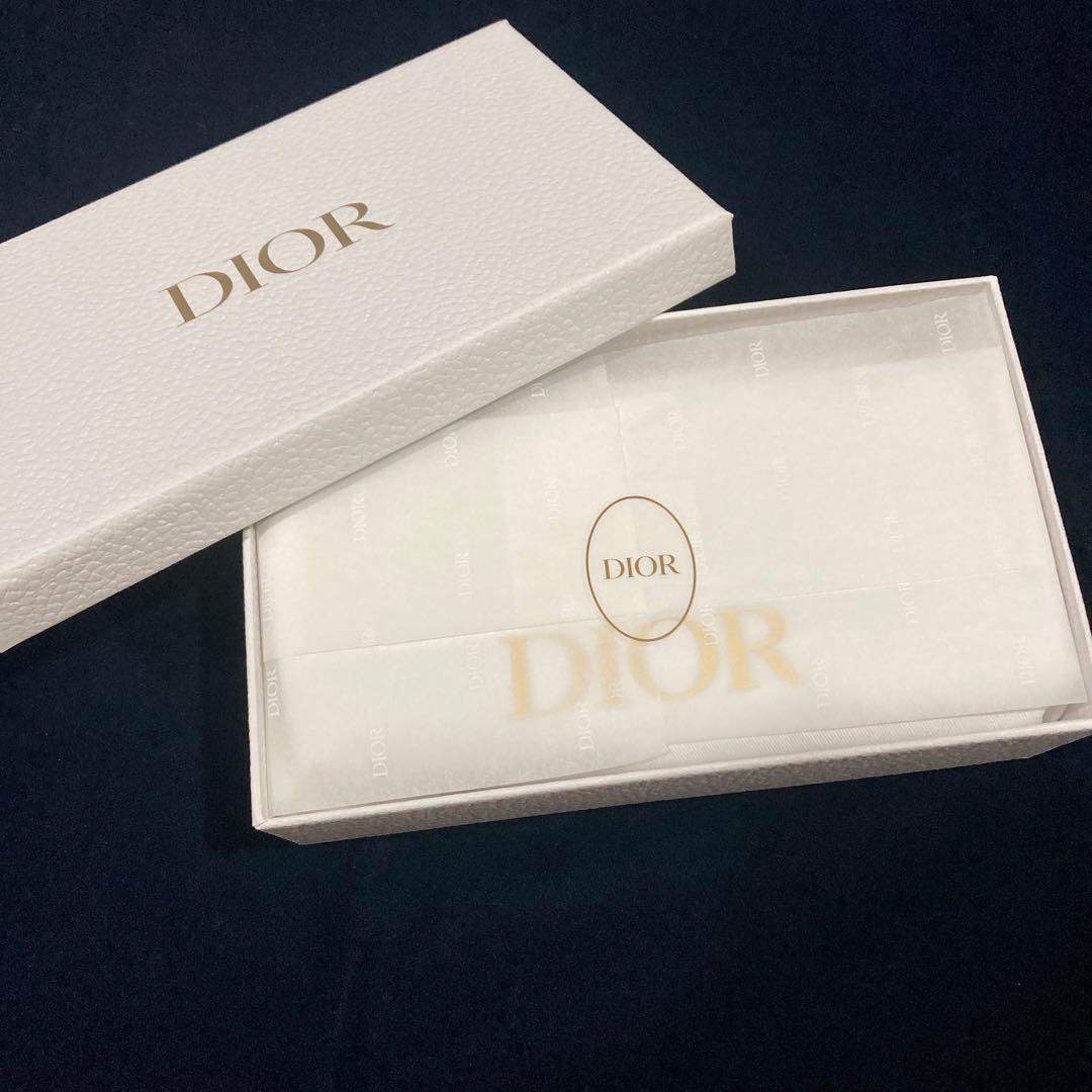 【新品同様】昨年1月購入LadyDiorVoyageur 長財布ラムスキン正規品