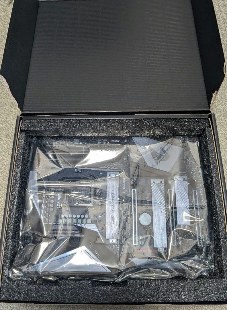 GIGABYTE Z390 AORUS MASTER 本体