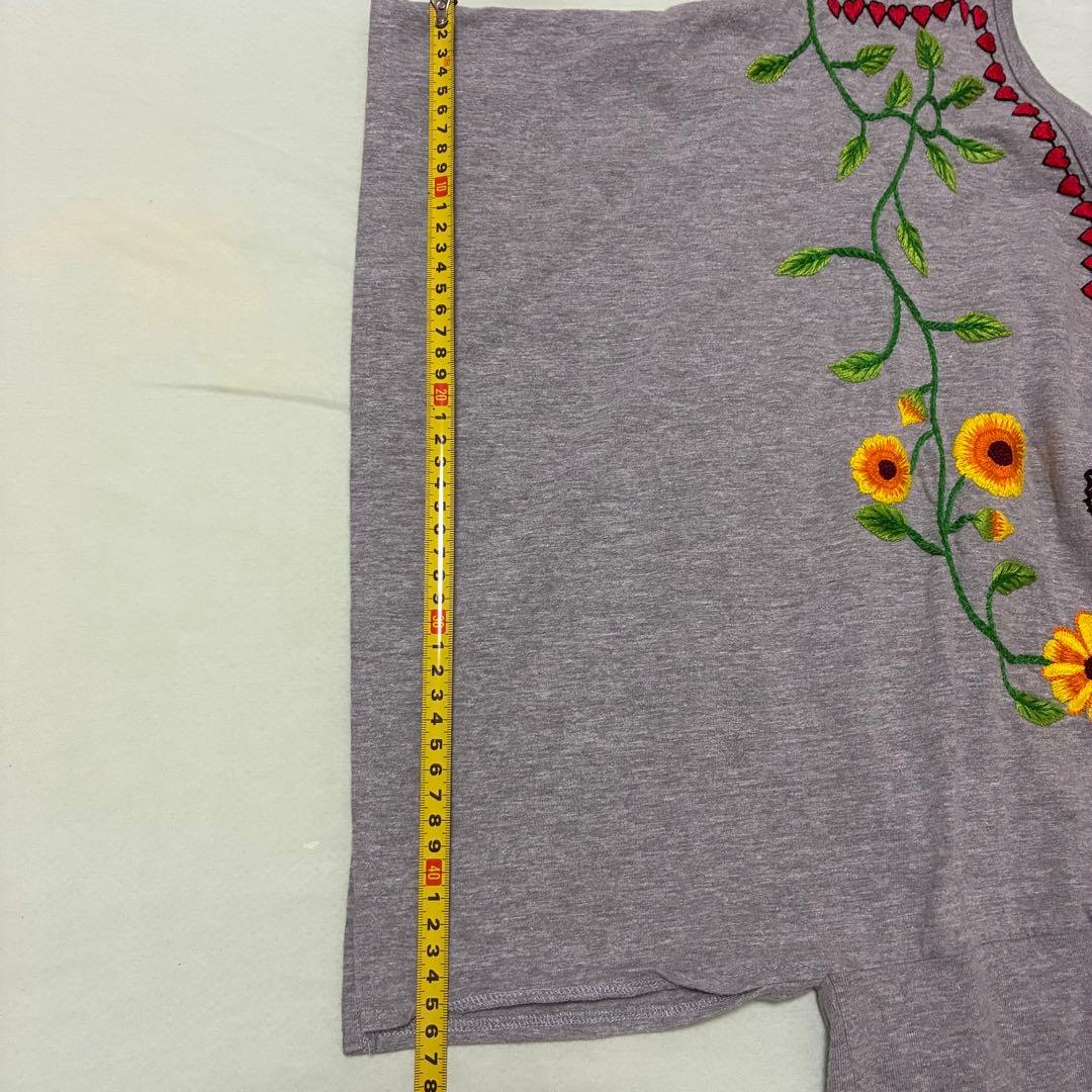 ベルンハルトウィルヘルム グレー 蝶と花の刺繍 半袖トップス