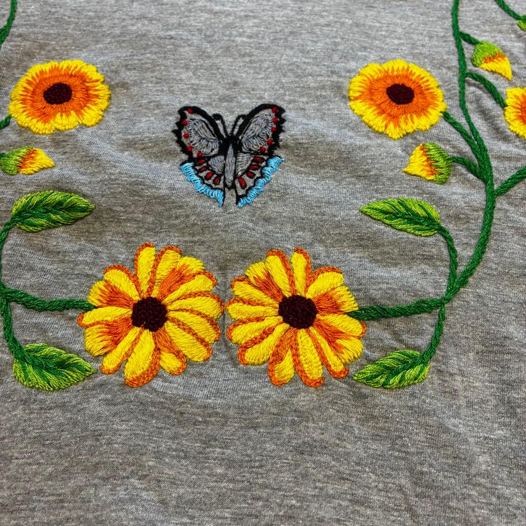 ベルンハルトウィルヘルム グレー 蝶と花の刺繍 半袖トップス