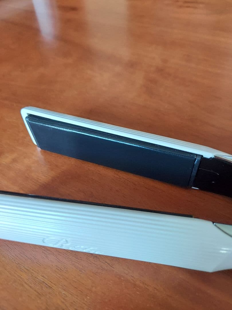 ReFa ストレートヘアアイロン RE-AC02A　ヘアアイロンポーチ付です