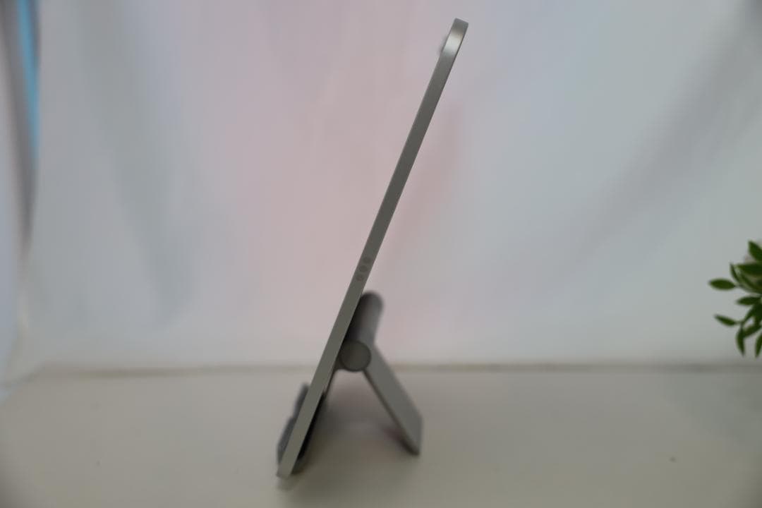 美品 iPad 第10世代 64GB Wi-Fi シルバー 元箱・ACアダプタ付