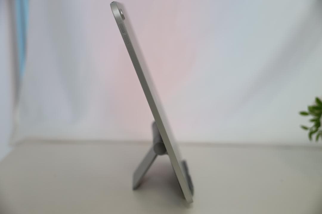 美品 iPad 第10世代 64GB Wi-Fi シルバー 元箱・ACアダプタ付