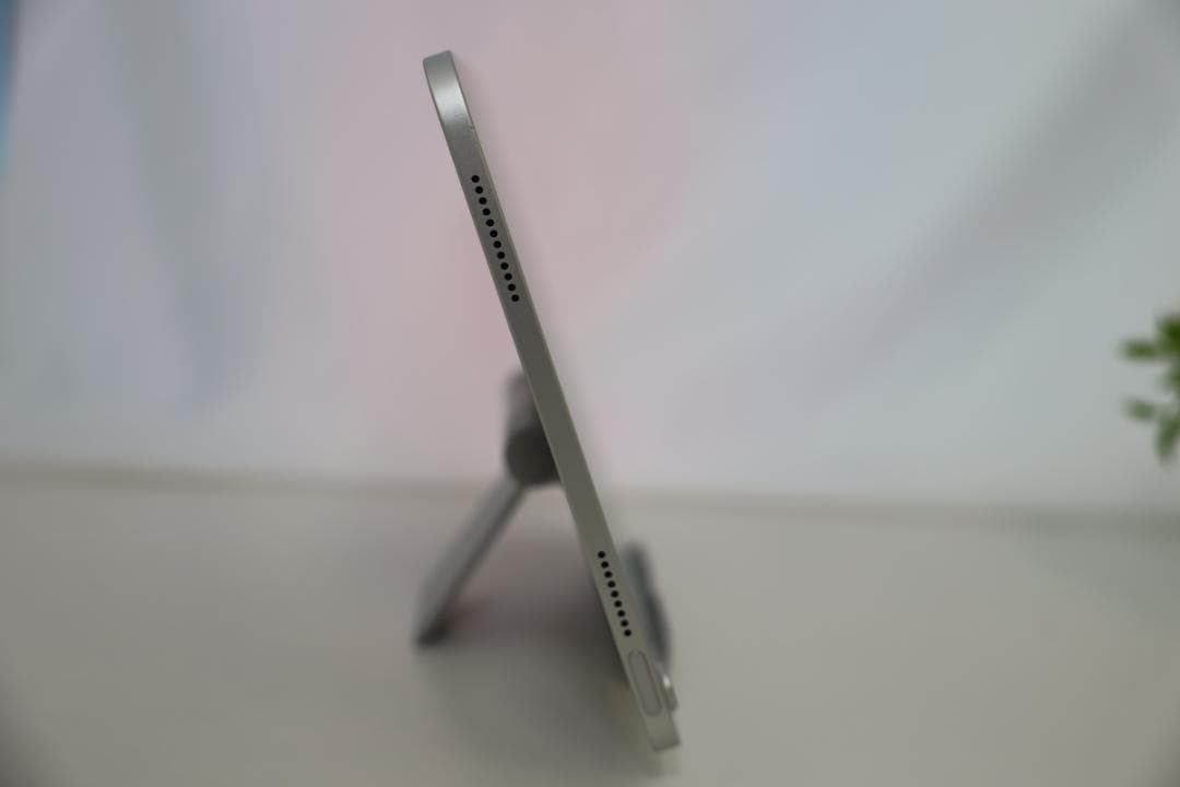 美品 iPad 第10世代 64GB Wi-Fi シルバー 元箱・ACアダプタ付