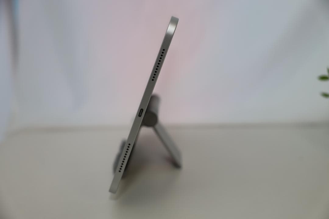 美品 iPad 第10世代 64GB Wi-Fi シルバー 元箱・ACアダプタ付