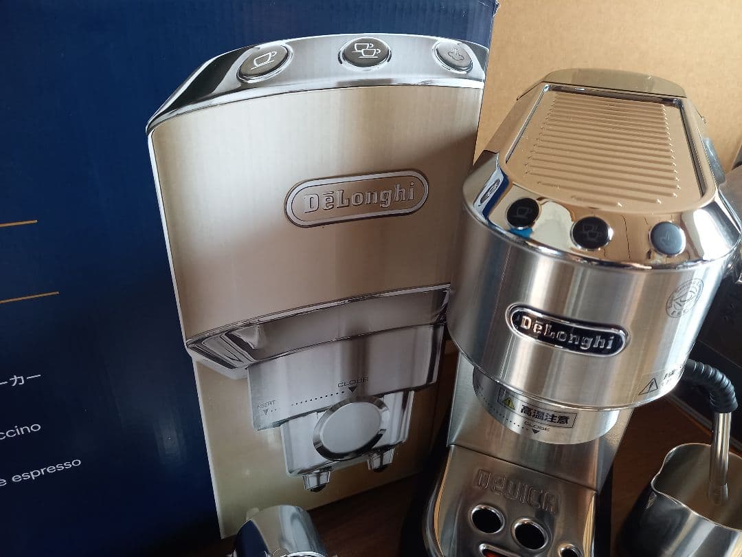 デロンギ エスプレッソ・ デディカ アルテ メタルシルバー EC885J-M