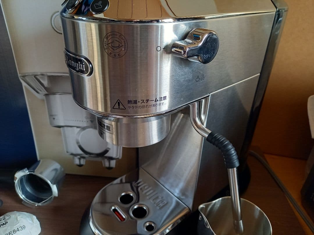 デロンギ エスプレッソ・ デディカ アルテ メタルシルバー EC885J-M