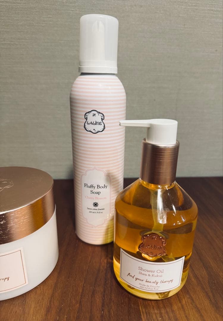 【新品】ラリン　シア＆ククイ ボディクリーム＆ピーリング、シャワーオイル等4点