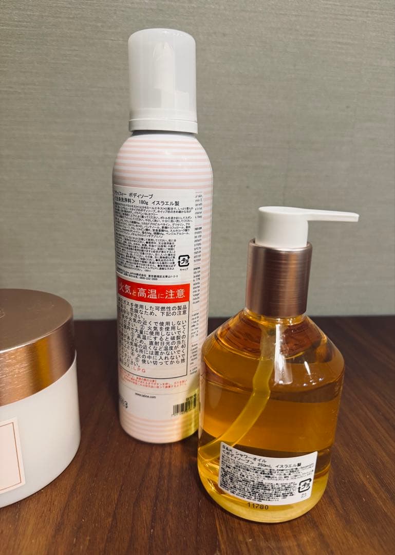 【新品】ラリン　シア＆ククイ ボディクリーム＆ピーリング、シャワーオイル等4点