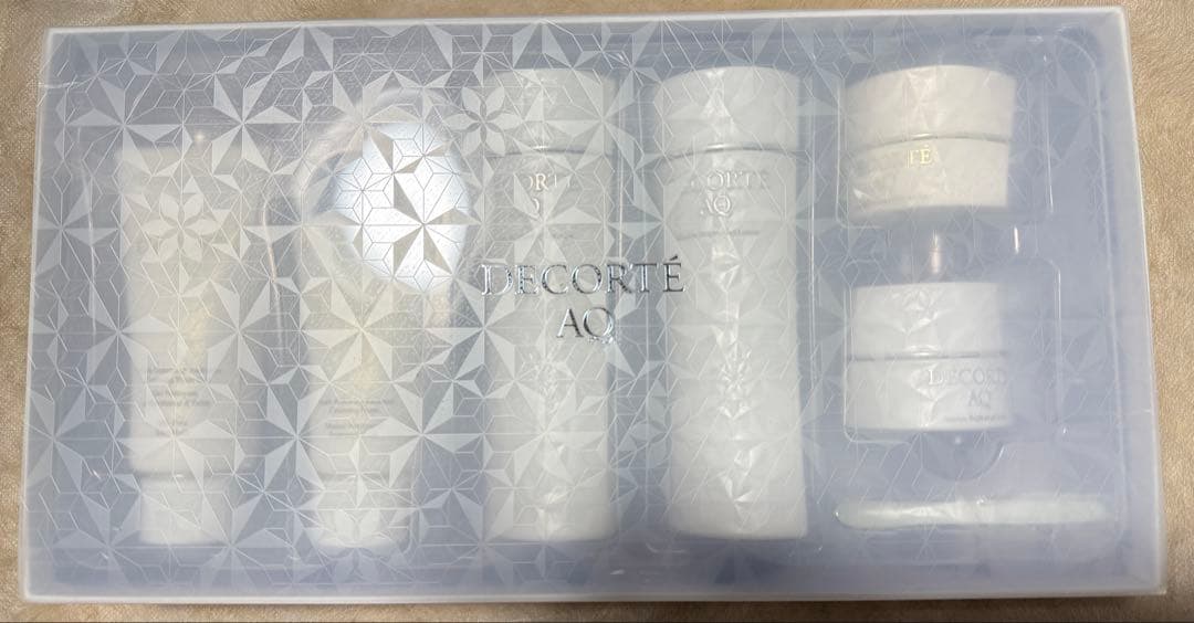 AQ ブライト ラディアンス コフレ　2024