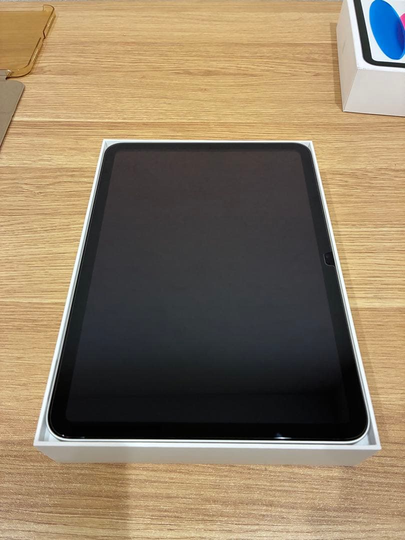 【美品】iPad第10世代　シルバー　64キガ