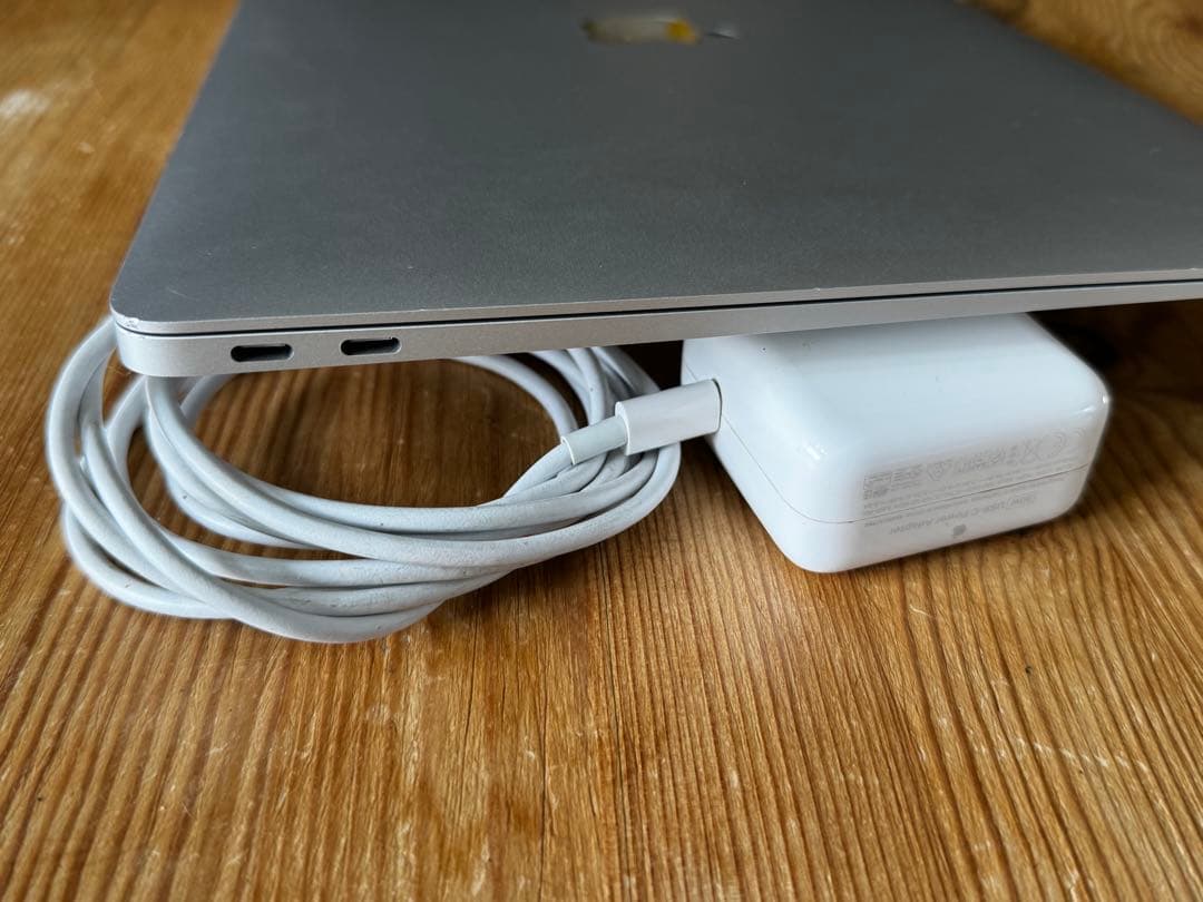 Apple MacBook Air (M1, 2020) 本体　日本語版