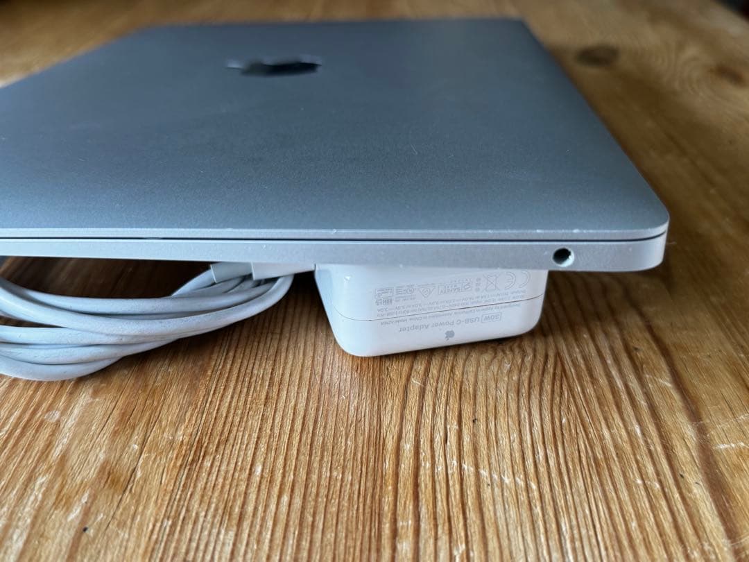 Apple MacBook Air (M1, 2020) 本体　日本語版