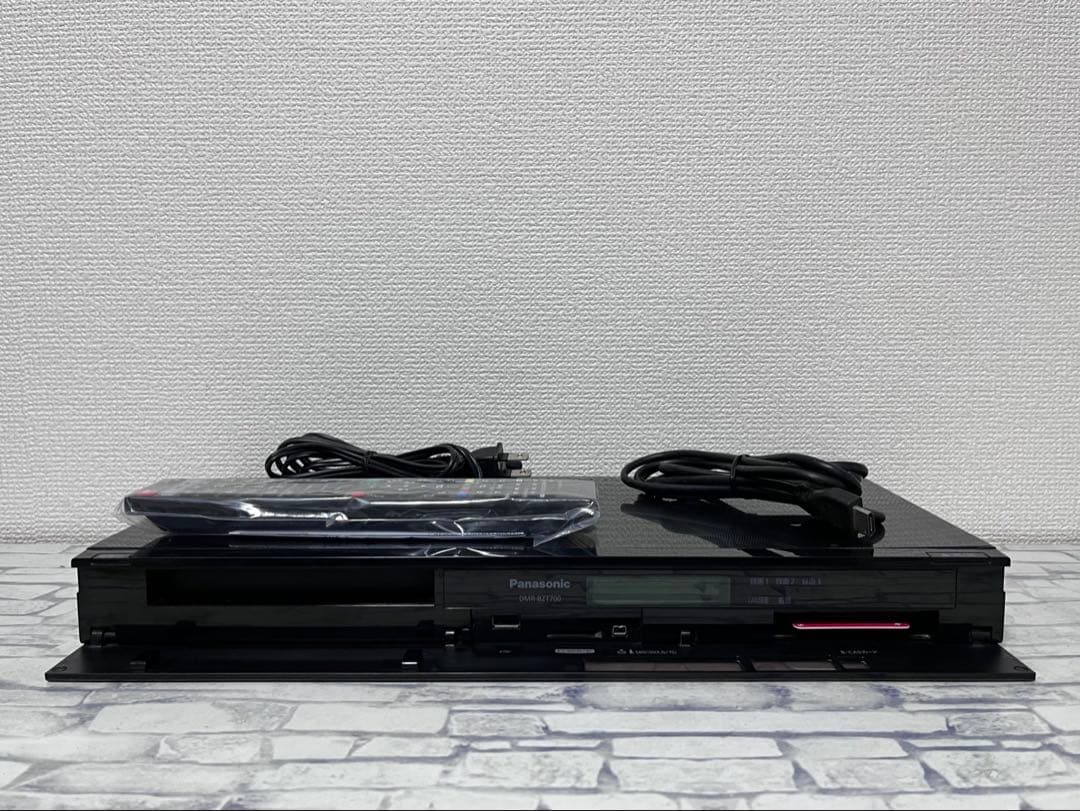 1TB 3番組録画　パナソニック　ブルーレイレコーダー　DMR-BZT700