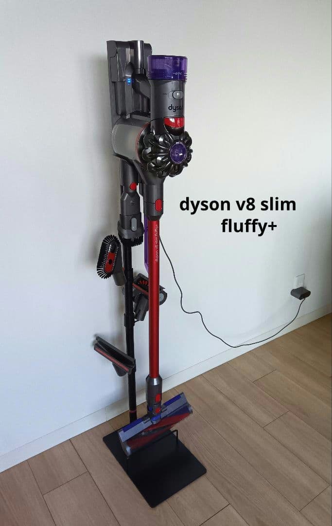 dyson v8 slim fluffy+ 本体　付属品　スタンド付き