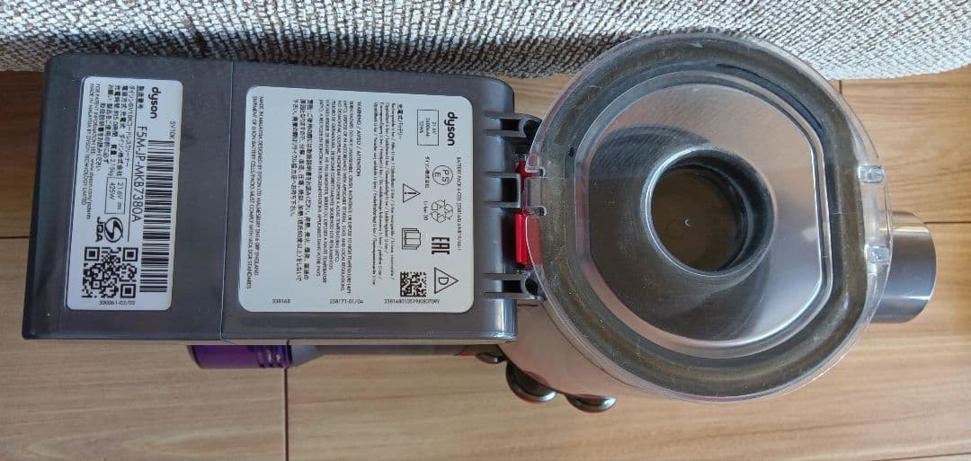 dyson v8 slim fluffy+ 本体　付属品　スタンド付き