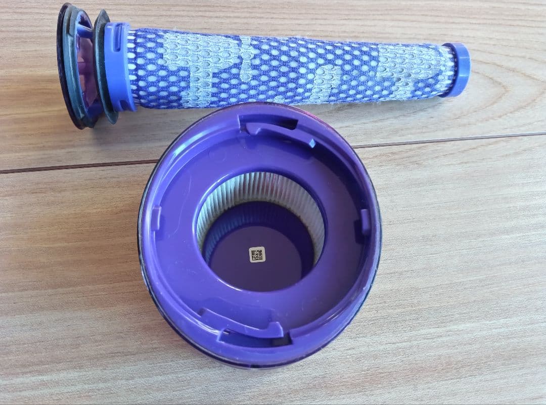 dyson v8 slim fluffy+ 本体　付属品　スタンド付き