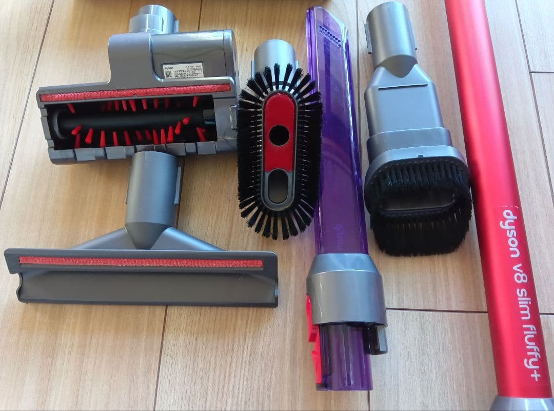 dyson v8 slim fluffy+ 本体　付属品　スタンド付き