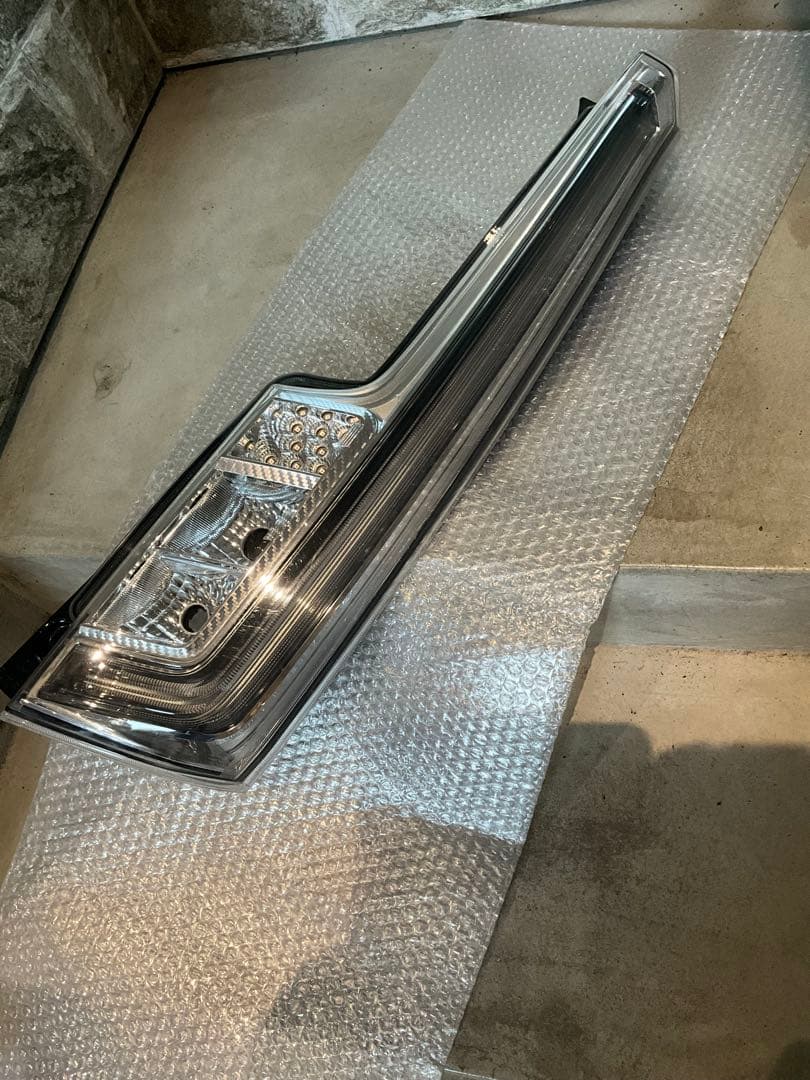 LA 150系ムーヴカスタム純正　テールランプ　右側