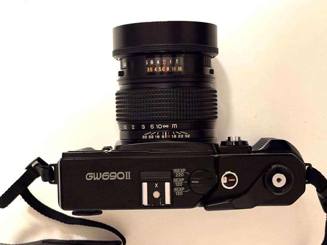 FUJI フジ GW690II 中判フィルムカメラ【おまけフィルム付】