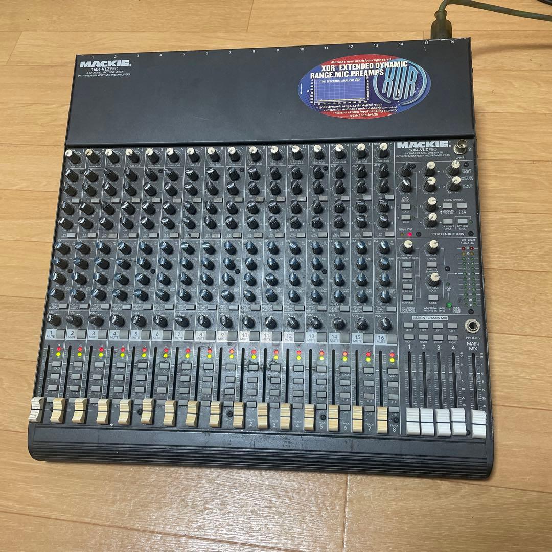 Mackie ミキサー