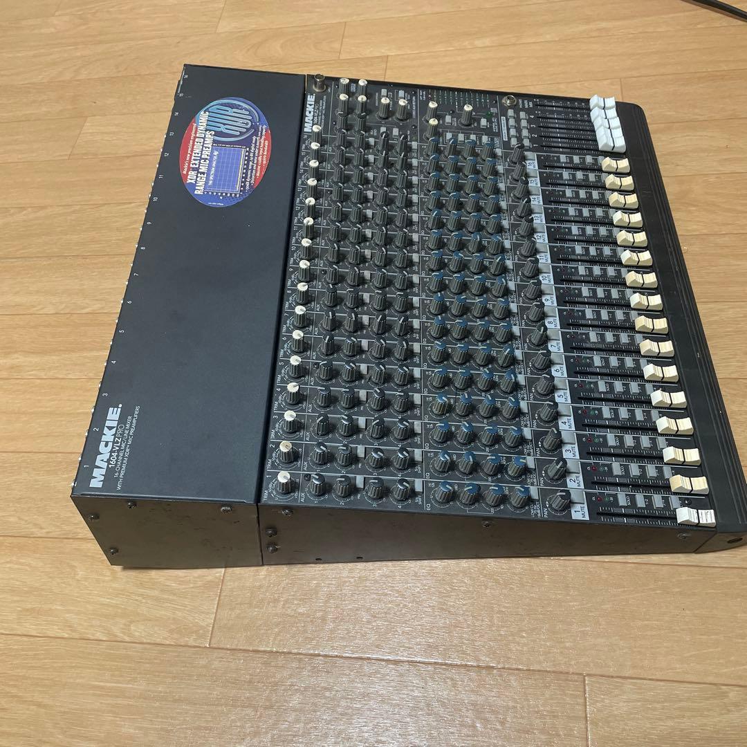 Mackie ミキサー