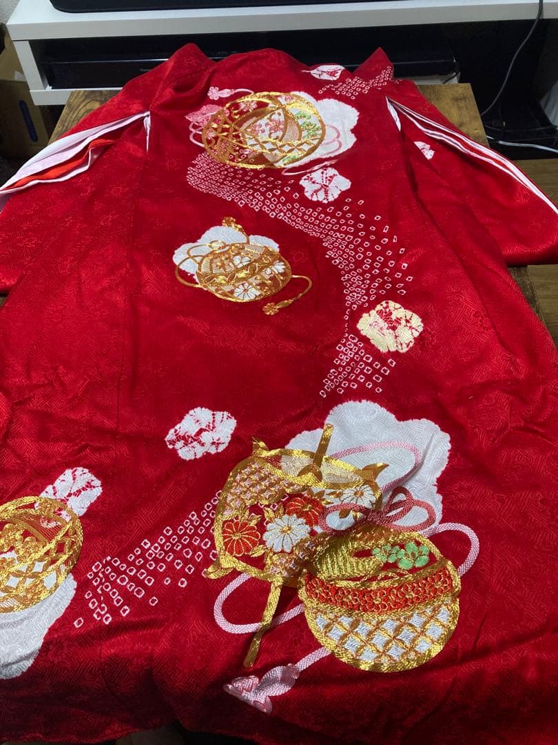 赤い刺繍着物 お宮参り用品【おまけ付き】