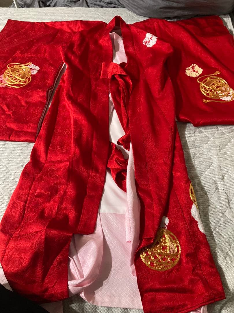 赤い刺繍着物 お宮参り用品【おまけ付き】