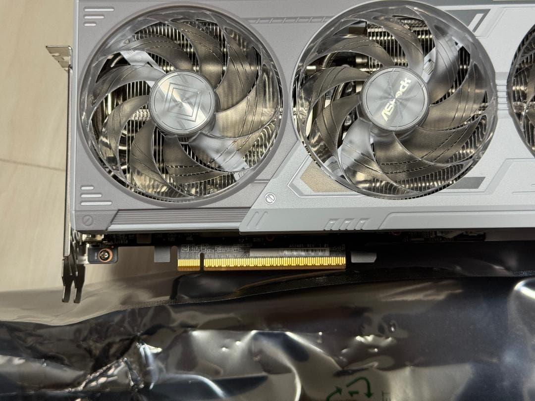 グラフィックボード・グラボ・ビデオカード ASRock Radeon RX9070 XT Steel Legend 16G