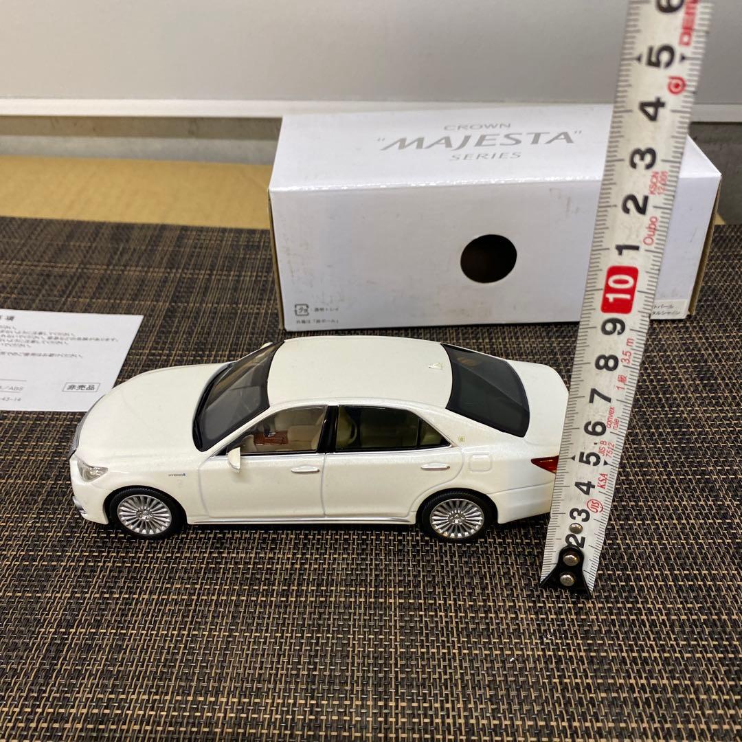 TOYOTA クラウンマジェスタ210系1/30ミニカー　ホワイトパール