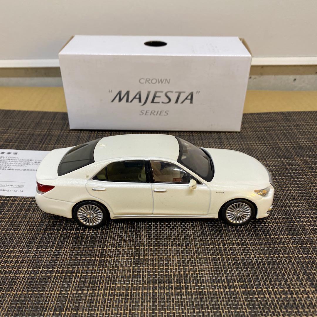 TOYOTA クラウンマジェスタ210系1/30ミニカー　ホワイトパール