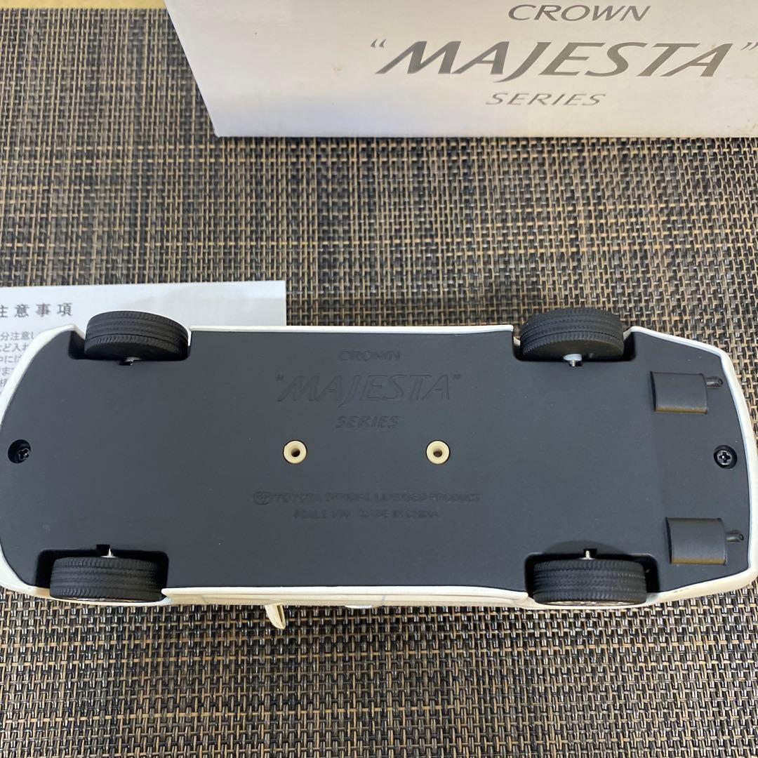 TOYOTA クラウンマジェスタ210系1/30ミニカー　ホワイトパール