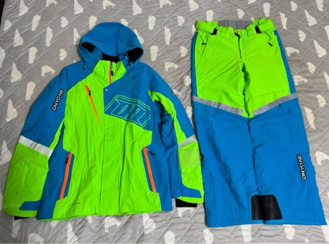 ONYONE オンヨネ スキーウェア　デモモデル　上下セット