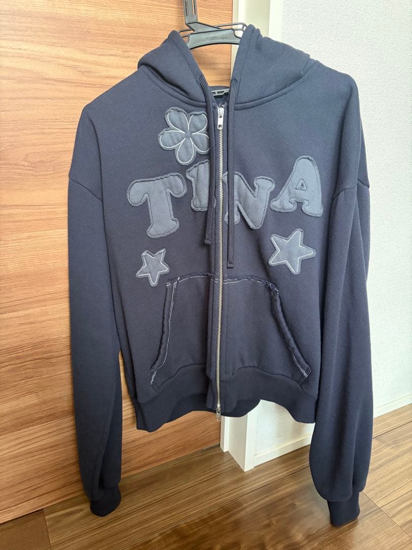 裏起毛 ロゴパッチワーク フーディー TINA：JOJUN ネイビー